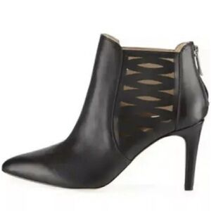 🎉Host Pick🎉 Adrienne Vittadini heeled cut out black boots size 8